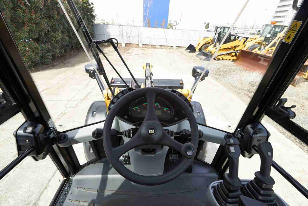 907M_0112_photo6_opstation_caterpillar_128ko_caterpillar_128ko_caterpillar_128ko-1.jpg